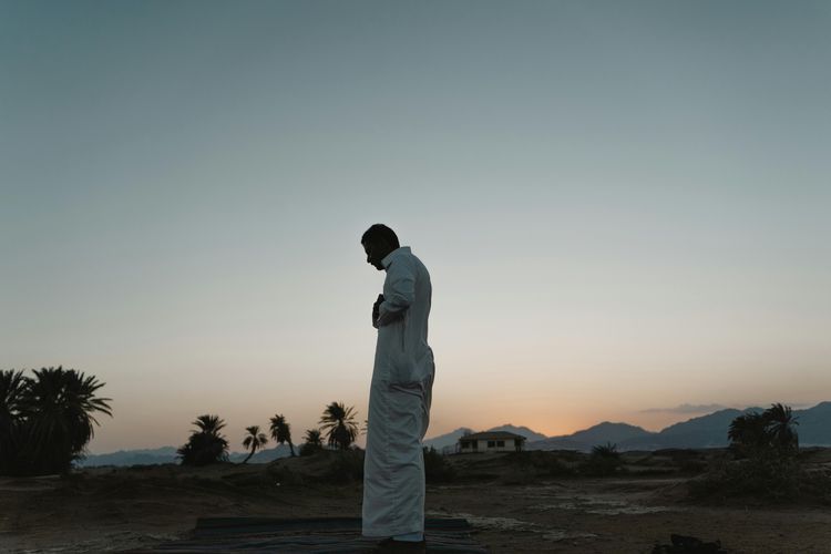 Sholat Syuruq: Waktu, Tata Cara, dan Keutamaannya
